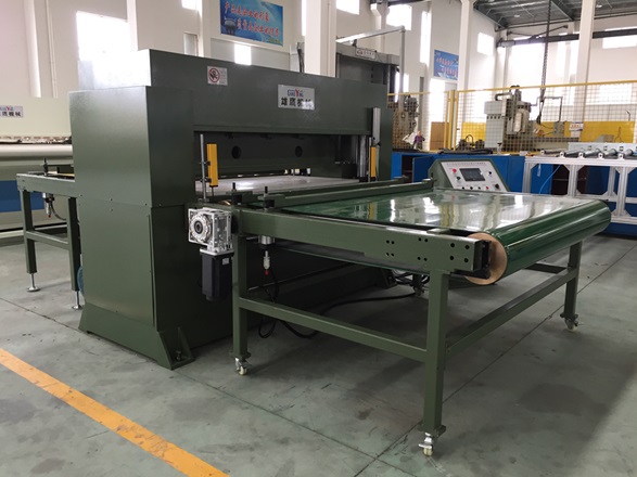XYJ－3/120、150 偽裝布整板自動送料裁斷機